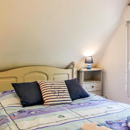 1 Bedroom Stunning Apartment In Vasteville Lejlighed Vasteville